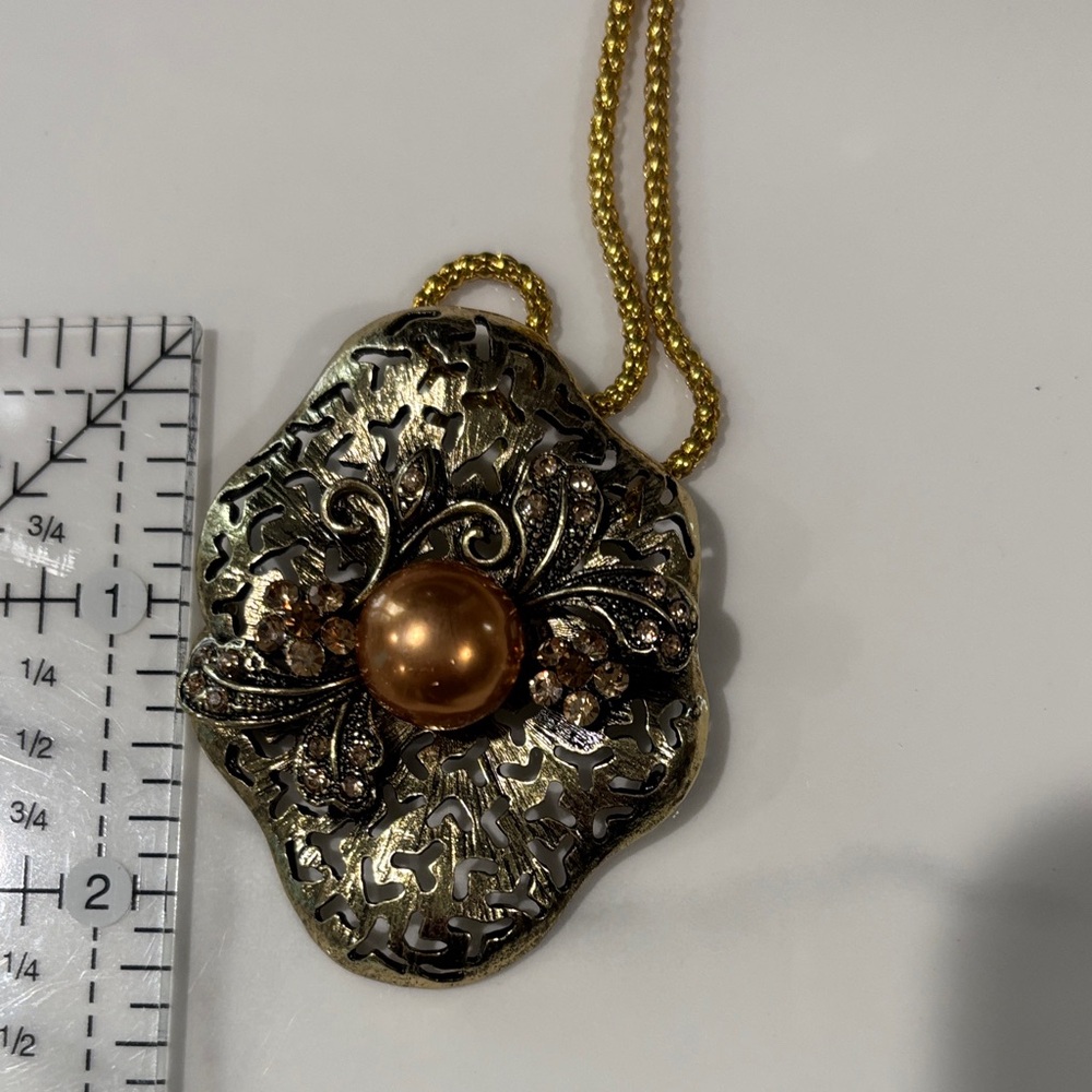 Elegant Gold and Silver Pendant Necklace